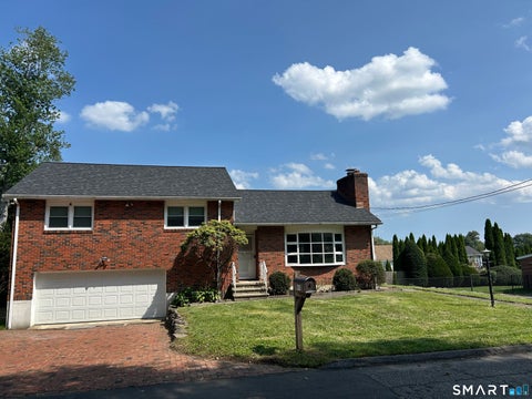 Homes For Rent - 44 Endeavor Street<br/> Trumbull, CT 06611