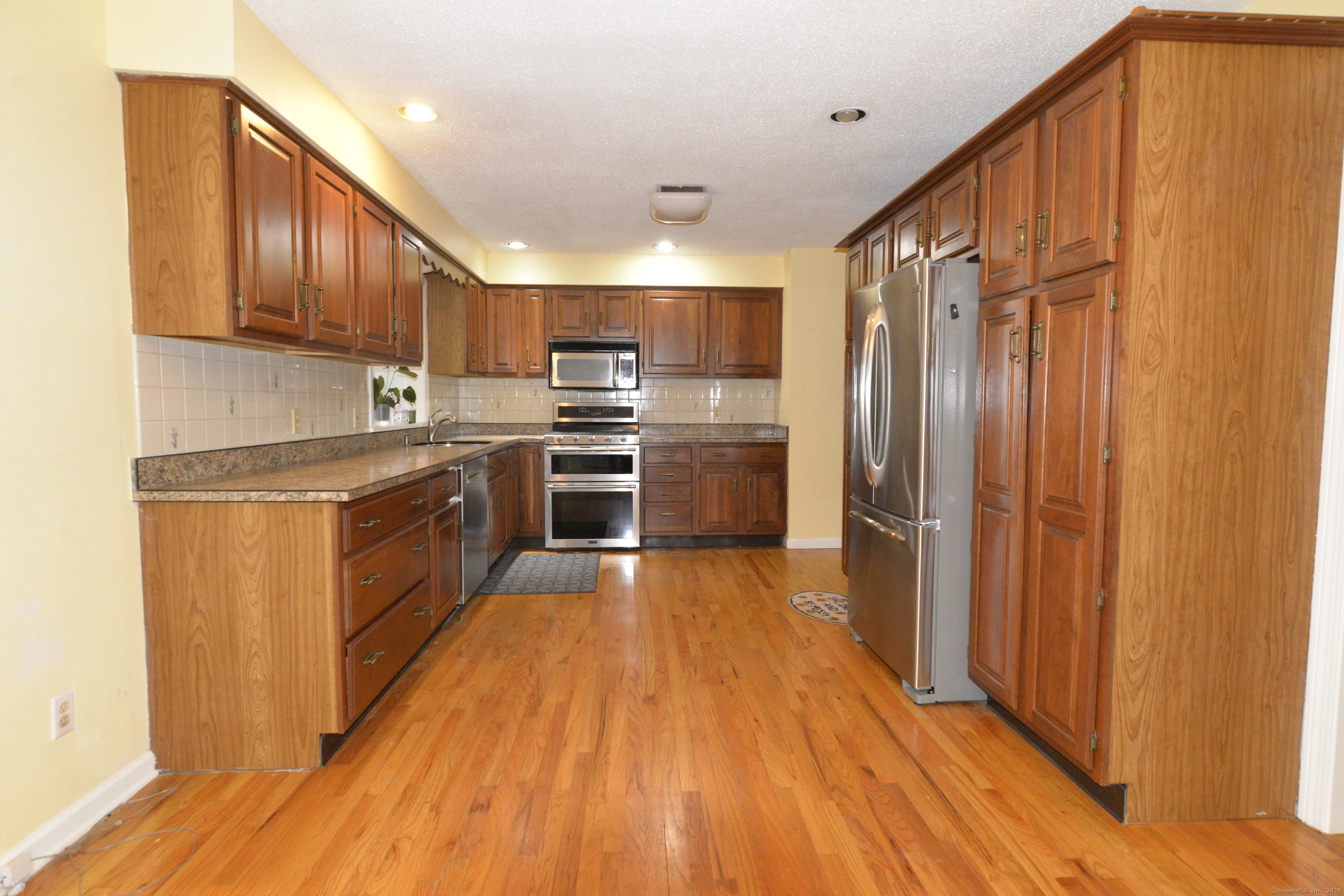 665 Jeremy Swamp Road, Southbury, Connecticut image 2