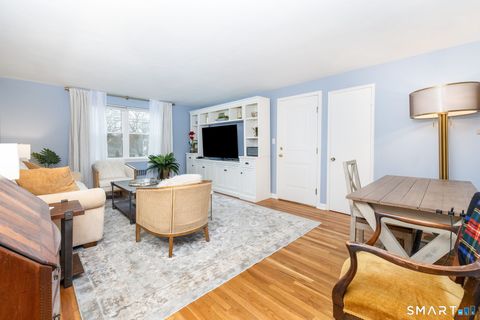 Photo of 40 Arnold Way #40, West Hartford, CT 06119 (MLS # 24163128)