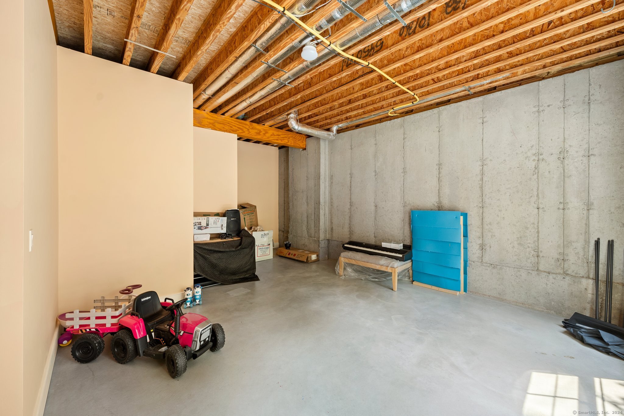 Voluntown, Connecticut 06384, United States, 3 Bedrooms Bedrooms, ,4 BathroomsBathrooms,Residential,Pending,78392