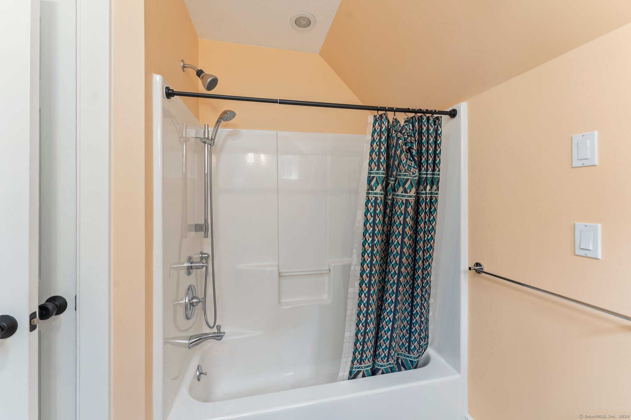 Voluntown, Connecticut 06384, United States, 3 Bedrooms Bedrooms, ,4 BathroomsBathrooms,Residential,Pending,78392