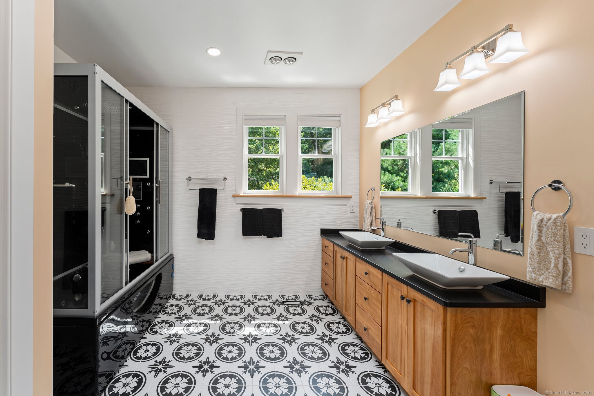 Voluntown, Connecticut 06384, United States, 3 Bedrooms Bedrooms, ,4 BathroomsBathrooms,Residential,Pending,78392