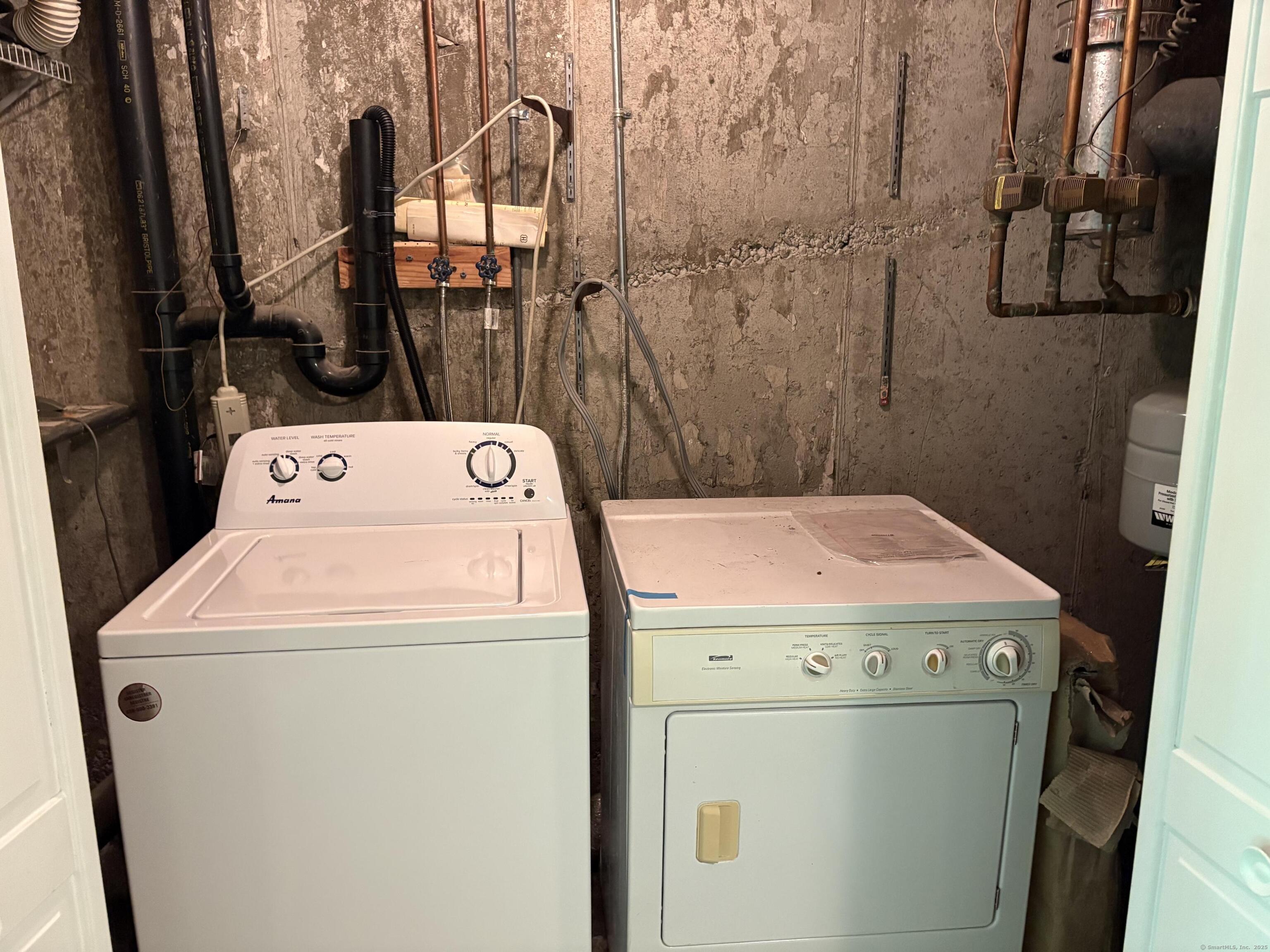 Colchester, Connecticut 06415, United States, 2 Bedrooms Bedrooms, ,2 BathroomsBathrooms,Residential,Pending,138337