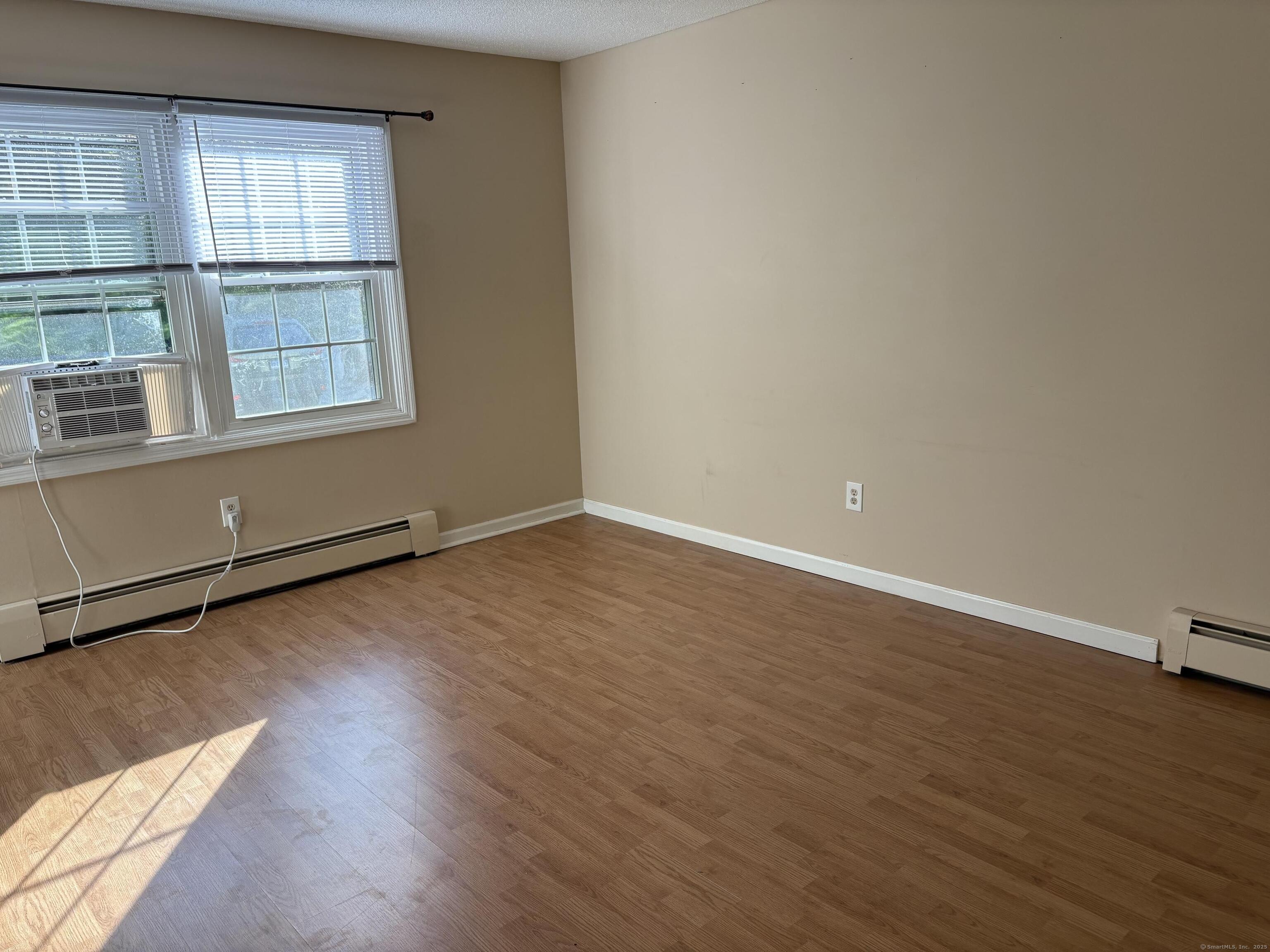 Colchester, Connecticut 06415, United States, 2 Bedrooms Bedrooms, ,2 BathroomsBathrooms,Residential,Pending,138337