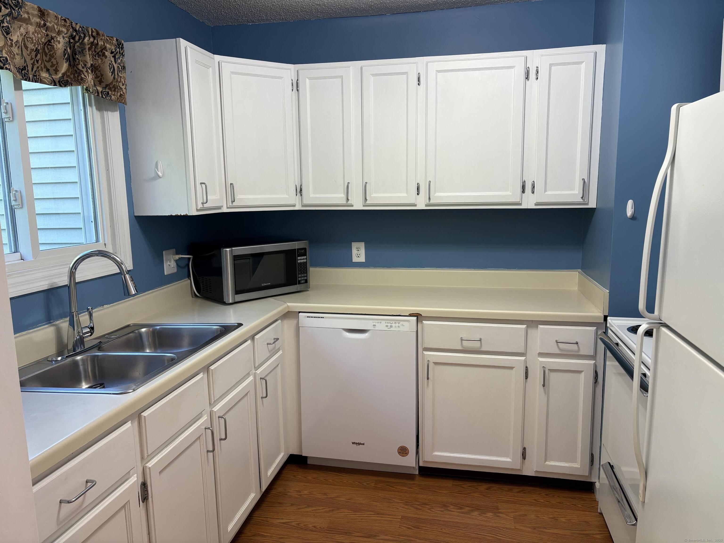 Colchester, Connecticut 06415, United States, 2 Bedrooms Bedrooms, ,2 BathroomsBathrooms,Residential,Pending,138337