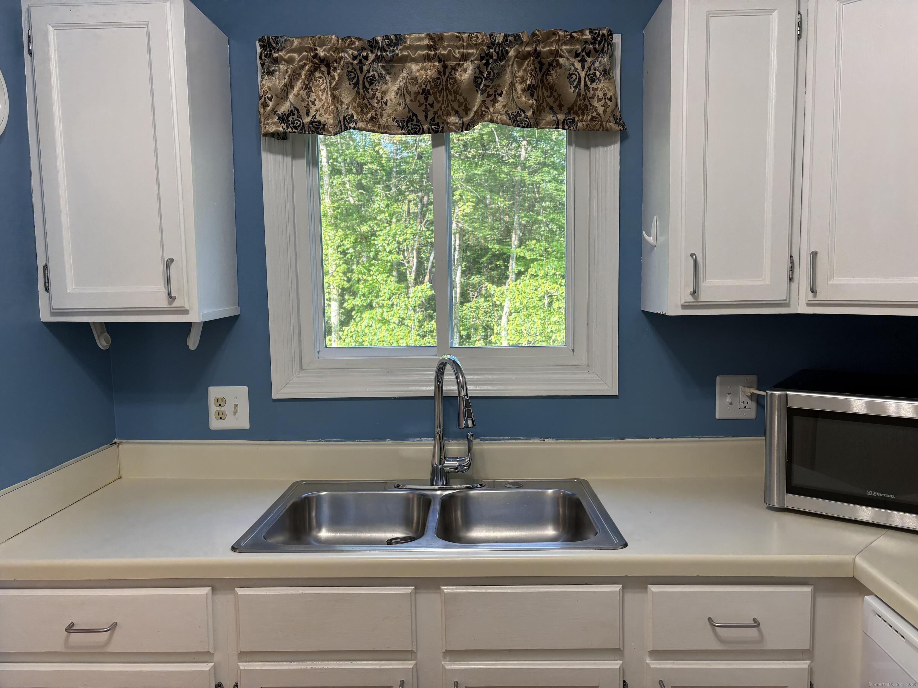 Colchester, Connecticut 06415, United States, 2 Bedrooms Bedrooms, ,2 BathroomsBathrooms,Residential,Pending,138337