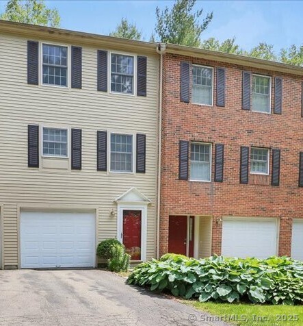 Property for Sale at Crown Ridge 10, Newington, Connecticut - Bedrooms: 2 
Bathrooms: 2.5 
Rooms: 5  - $300,000