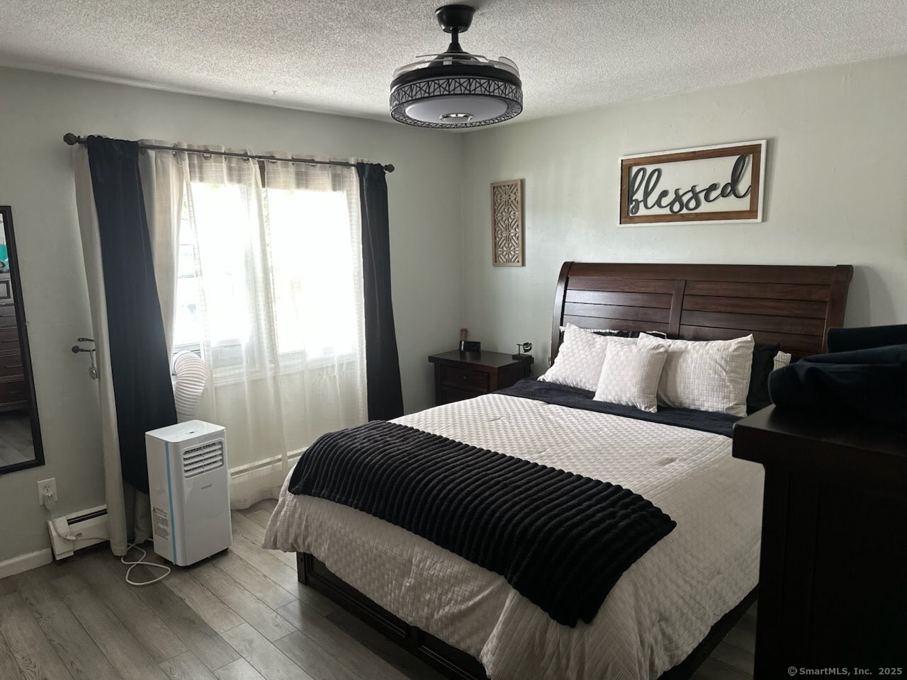 Waterbury, Connecticut 06710, United States, 3 Bedrooms Bedrooms, ,2 BathroomsBathrooms,Residential,Active,197538