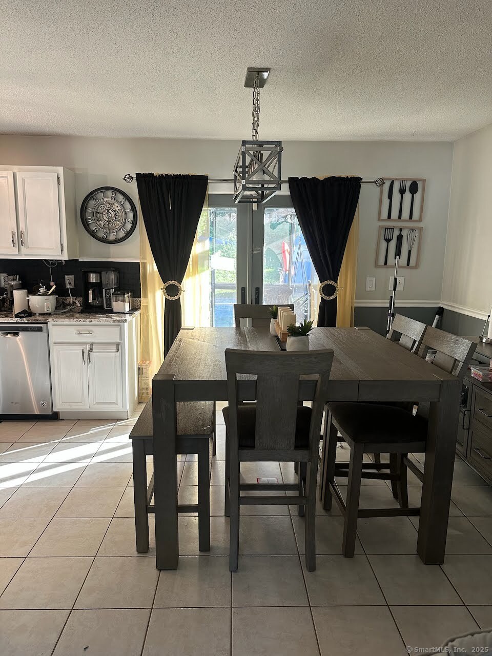 Waterbury, Connecticut 06710, United States, 3 Bedrooms Bedrooms, ,2 BathroomsBathrooms,Residential,Active,197538