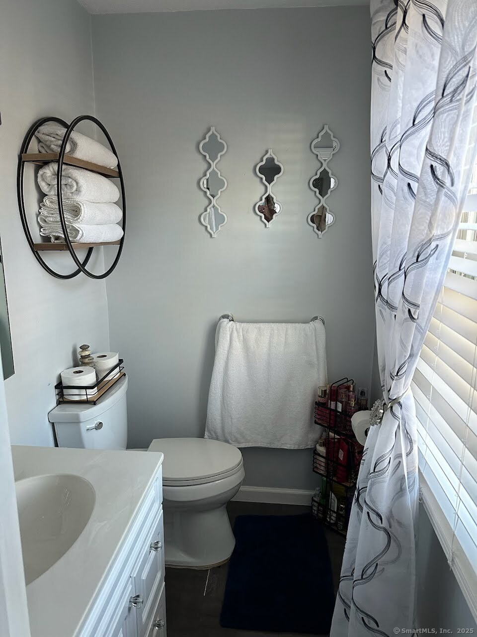 Waterbury, Connecticut 06710, United States, 3 Bedrooms Bedrooms, ,2 BathroomsBathrooms,Residential,Active,197538