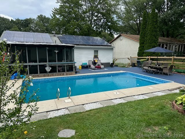 Waterbury, Connecticut 06710, United States, 3 Bedrooms Bedrooms, ,2 BathroomsBathrooms,Residential,Active,197538