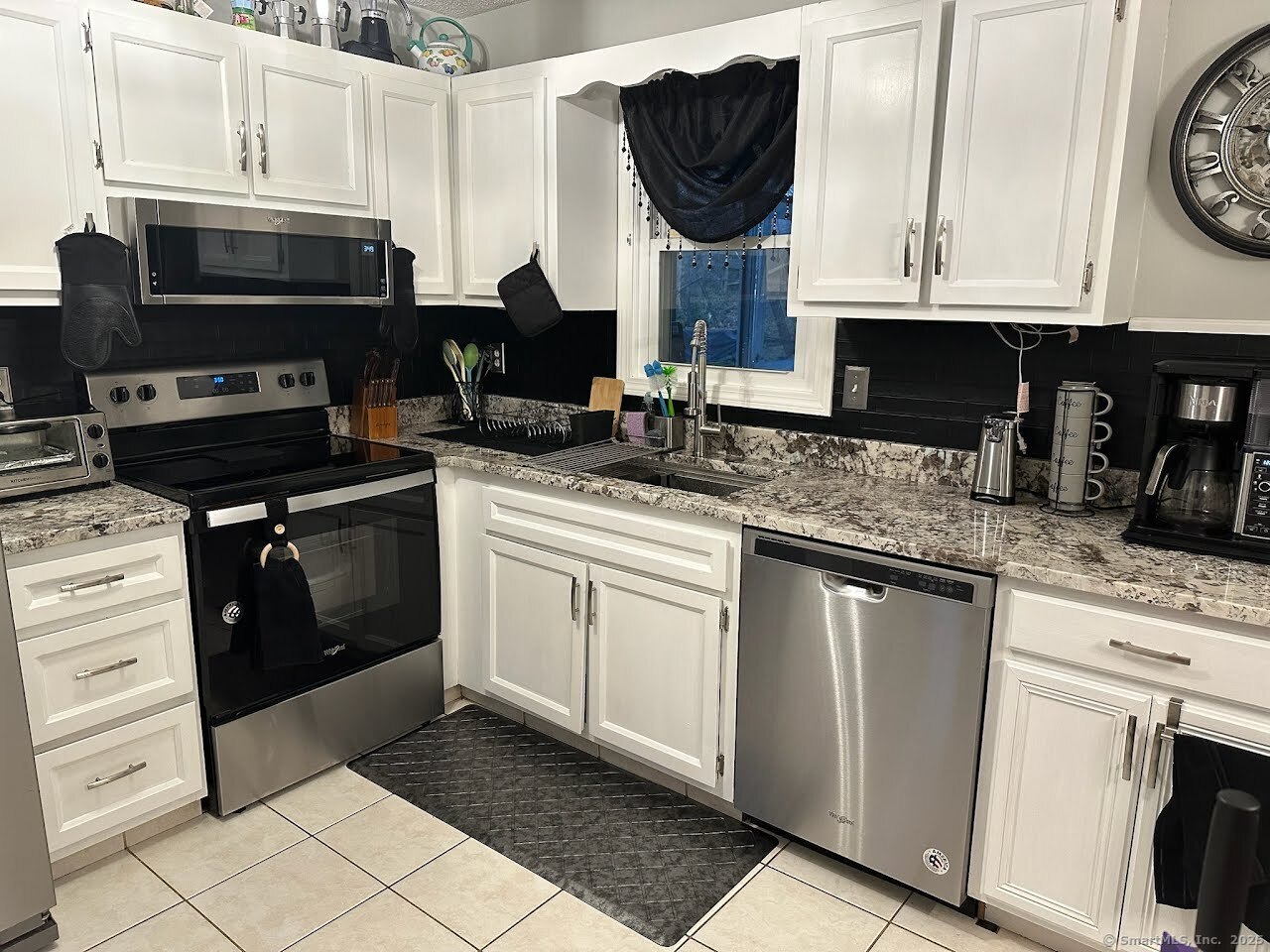 Waterbury, Connecticut 06710, United States, 3 Bedrooms Bedrooms, ,2 BathroomsBathrooms,Residential,Active,197538