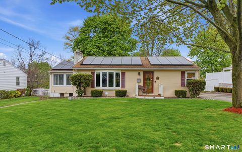 Photo of 44 Skyline Drive, Waterbury, CT 06706 (MLS # 24164734)