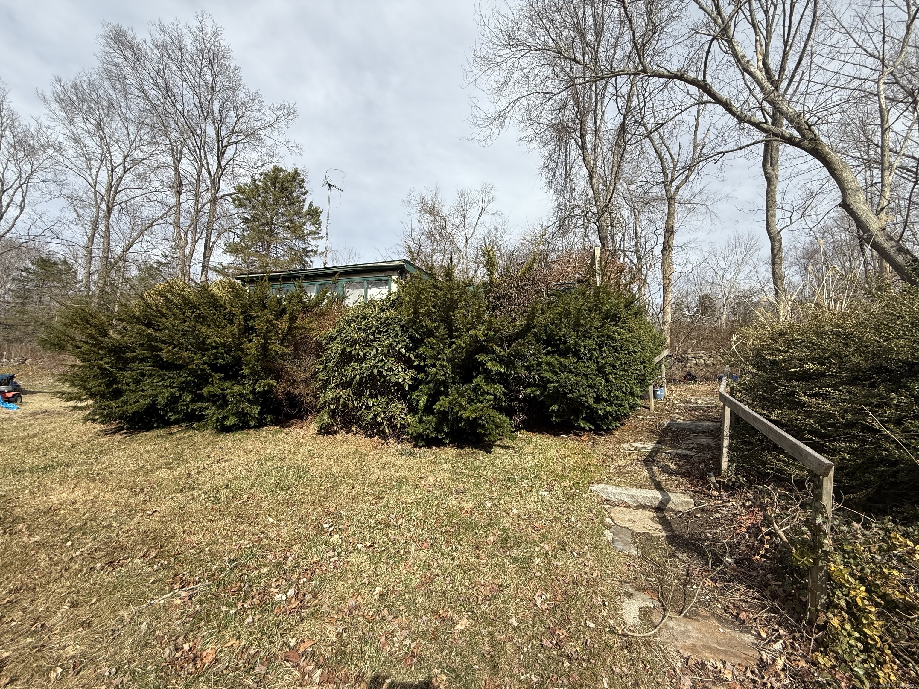 Myrtle Road, Griswold, Connecticut - 1 Bedrooms  
1 Bathrooms  
3 Rooms - 
