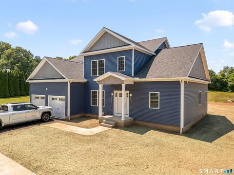Homes For Sale - 170 Bee Street<br/> New Haven County, Meriden, CT 06450