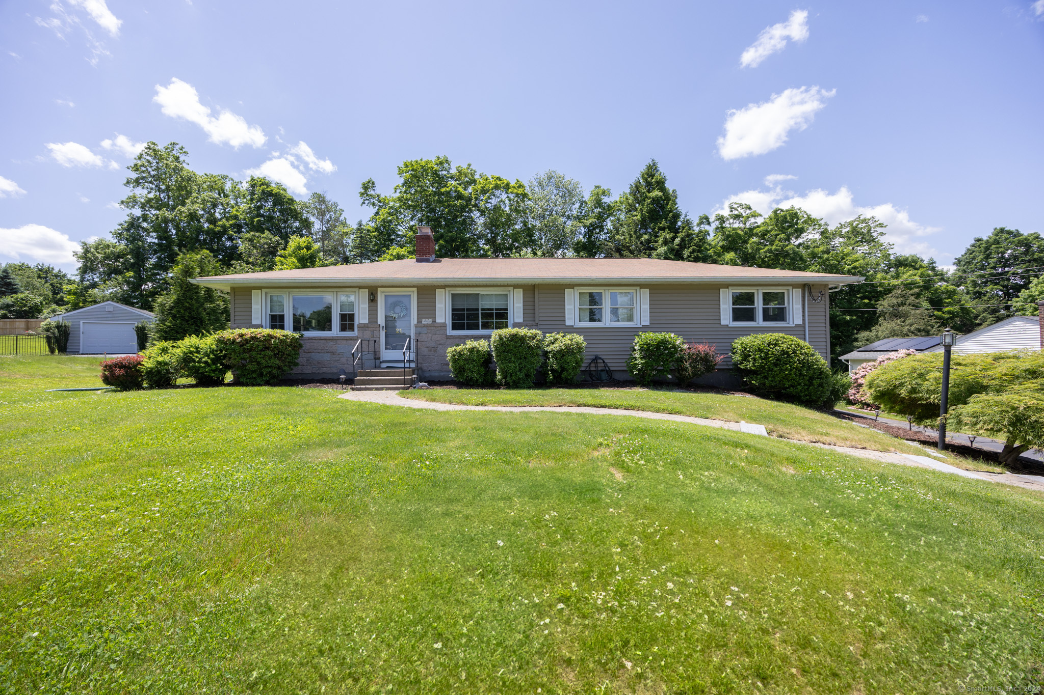 21 Amherst Drive, Cheshire, Connecticut - 3 Bedrooms  
2 Bathrooms  
8 Rooms - 