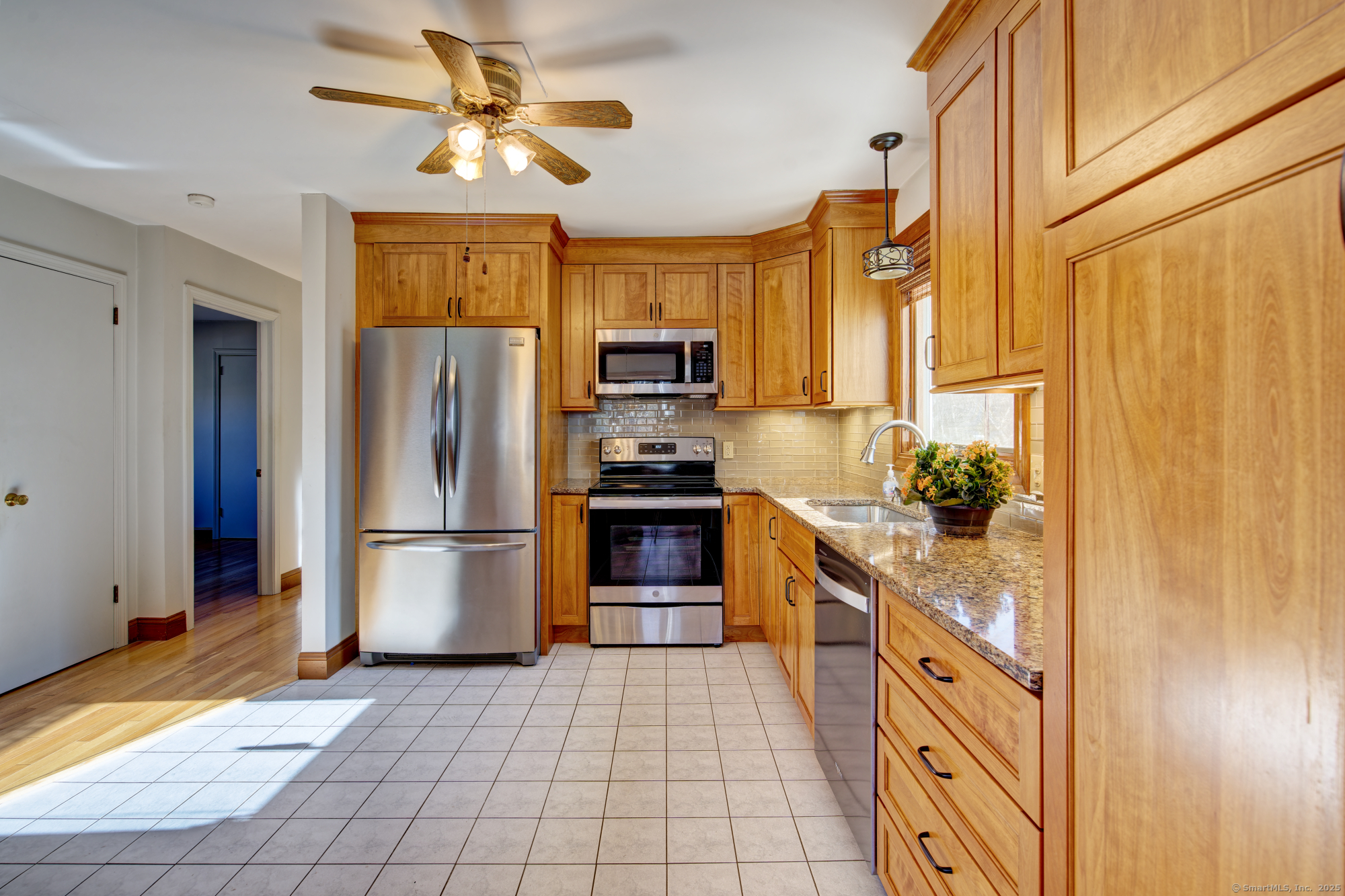 44 Walnut Hill Road, East Lyme, Connecticut image 5