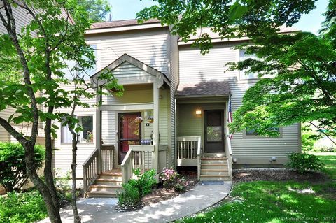 Photo of 1 Wilton Court #1, Avon, CT 06001 (MLS # 24031106)