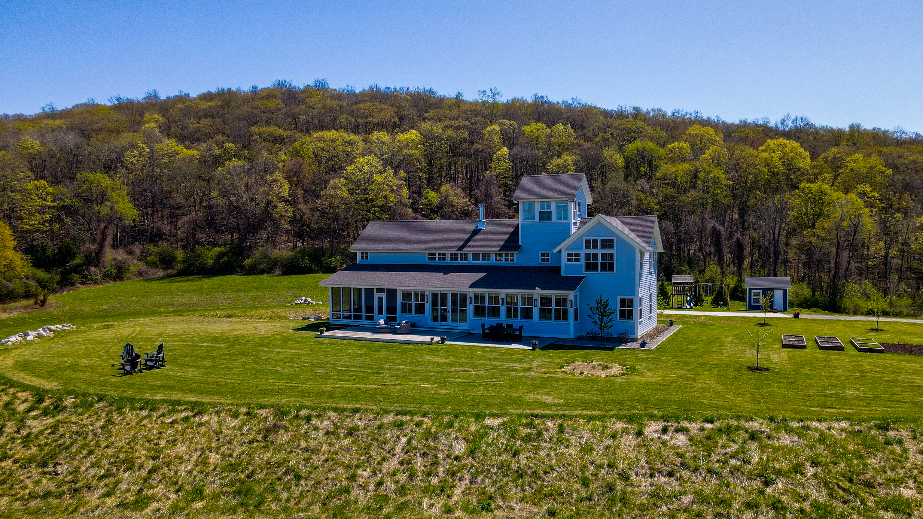 Knibloe Hill Road, Sharon, Connecticut - 4 Bedrooms  
5 Bathrooms  
7 Rooms - 