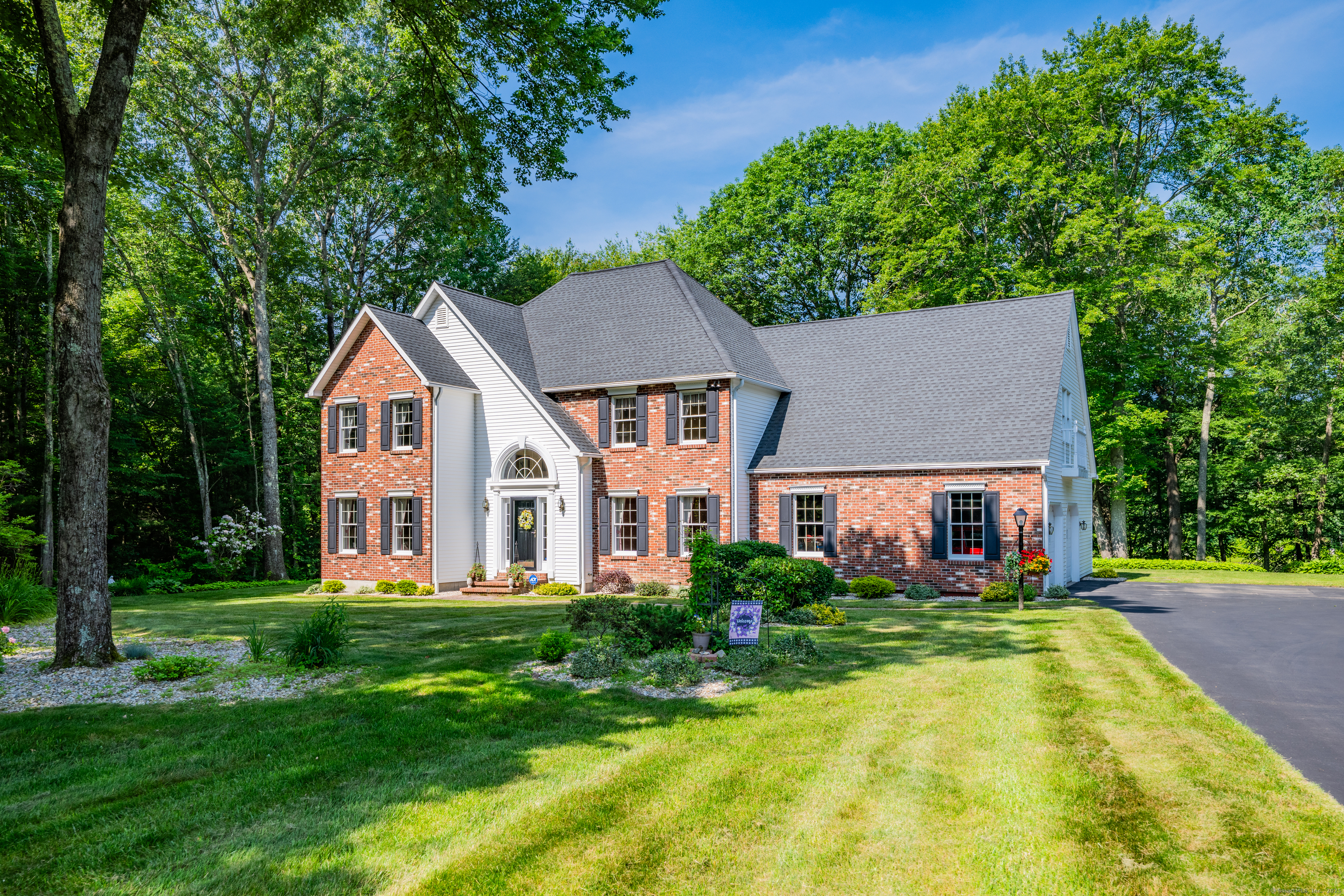 87 Falcon Crest Road