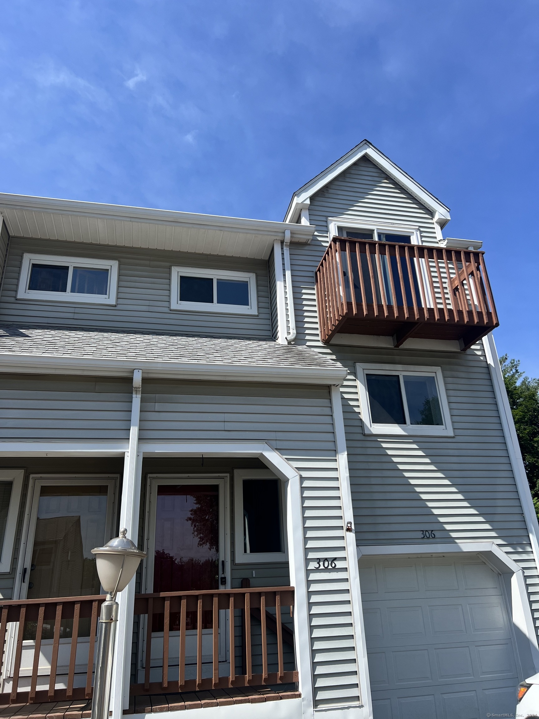 70 Old Town Road 306, Vernon, Connecticut - 2 Bedrooms  
2 Bathrooms  
4 Rooms - 