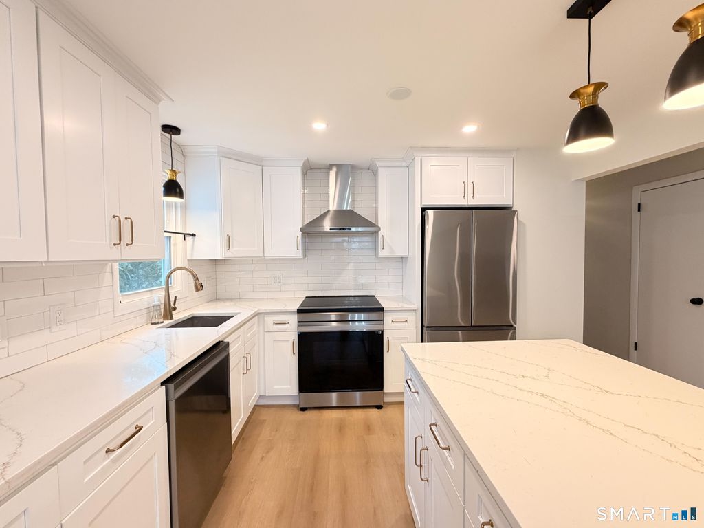 Photo of 33 Forest Avenue, Groton, CT 06355 (MLS # 24159425)