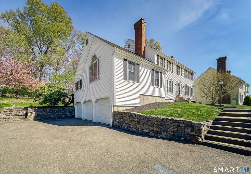 Photo of 33 Country Club Woods Circle, Waterbury, CT 06708 (MLS # 24169918)