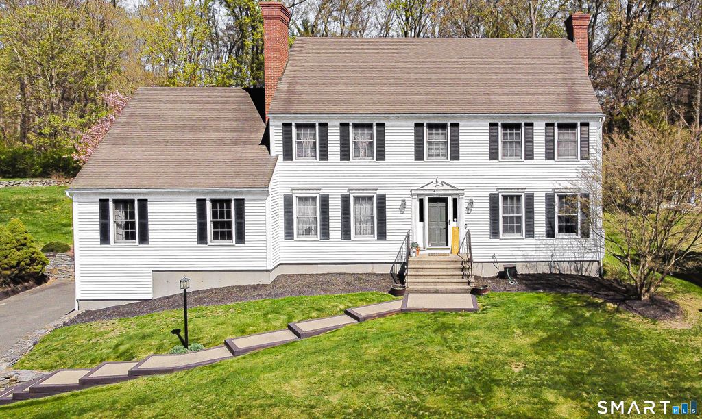 Photo of 33 Country Club Woods Circle, Waterbury, CT 06708 (MLS # 24169918)