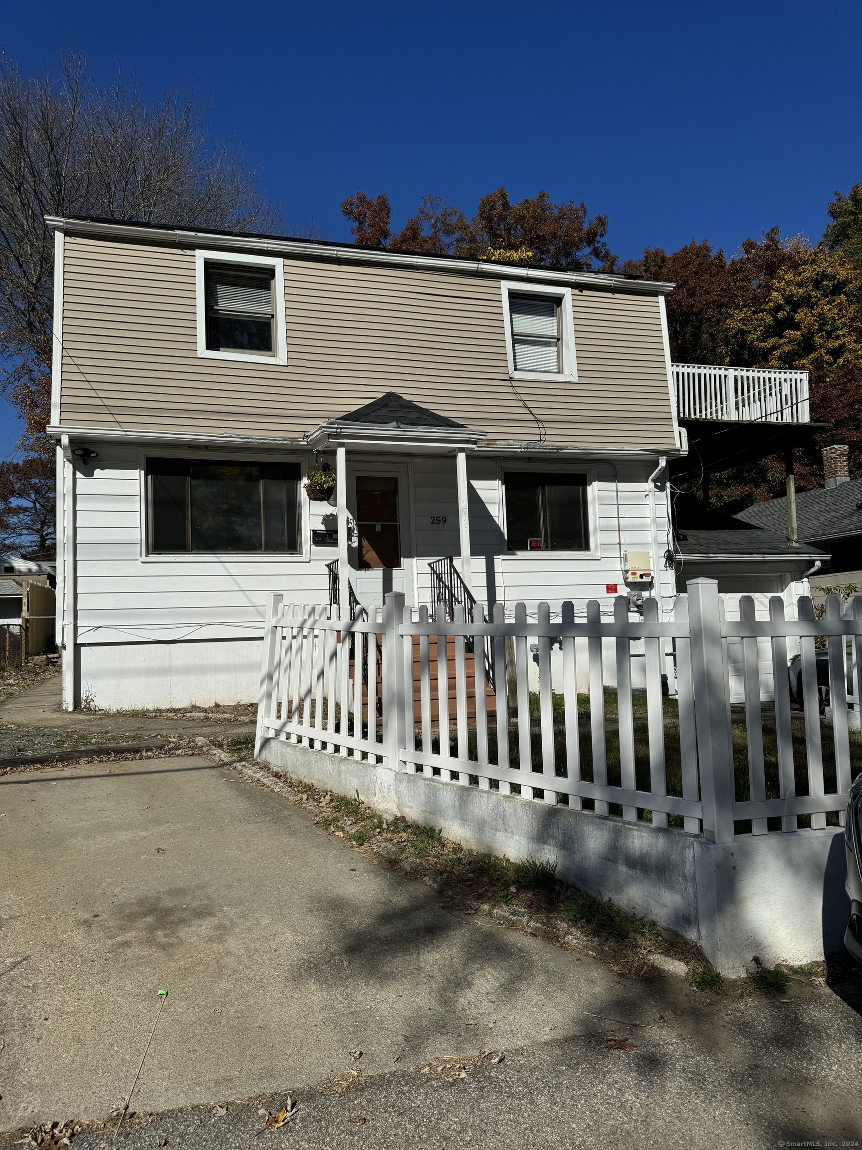 259 Edgewood Avenue, Waterbury, Connecticut - 4 Bedrooms  
2 Bathrooms  
9 Rooms - 