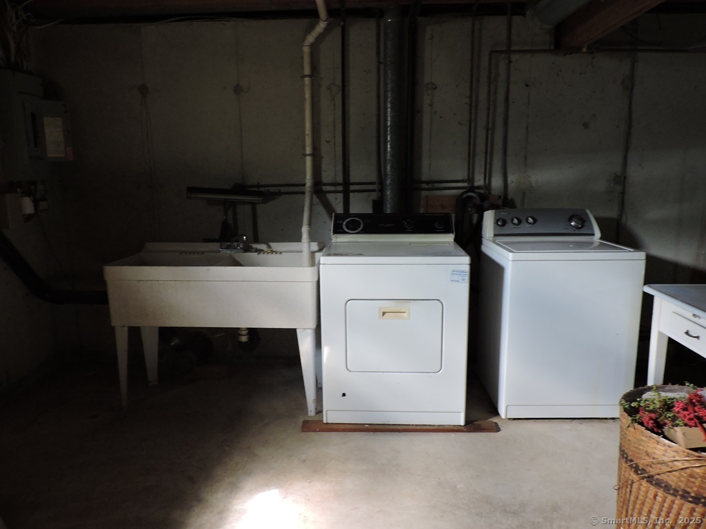 203 Sutton Drive, Windsor Locks, Connecticut image 22