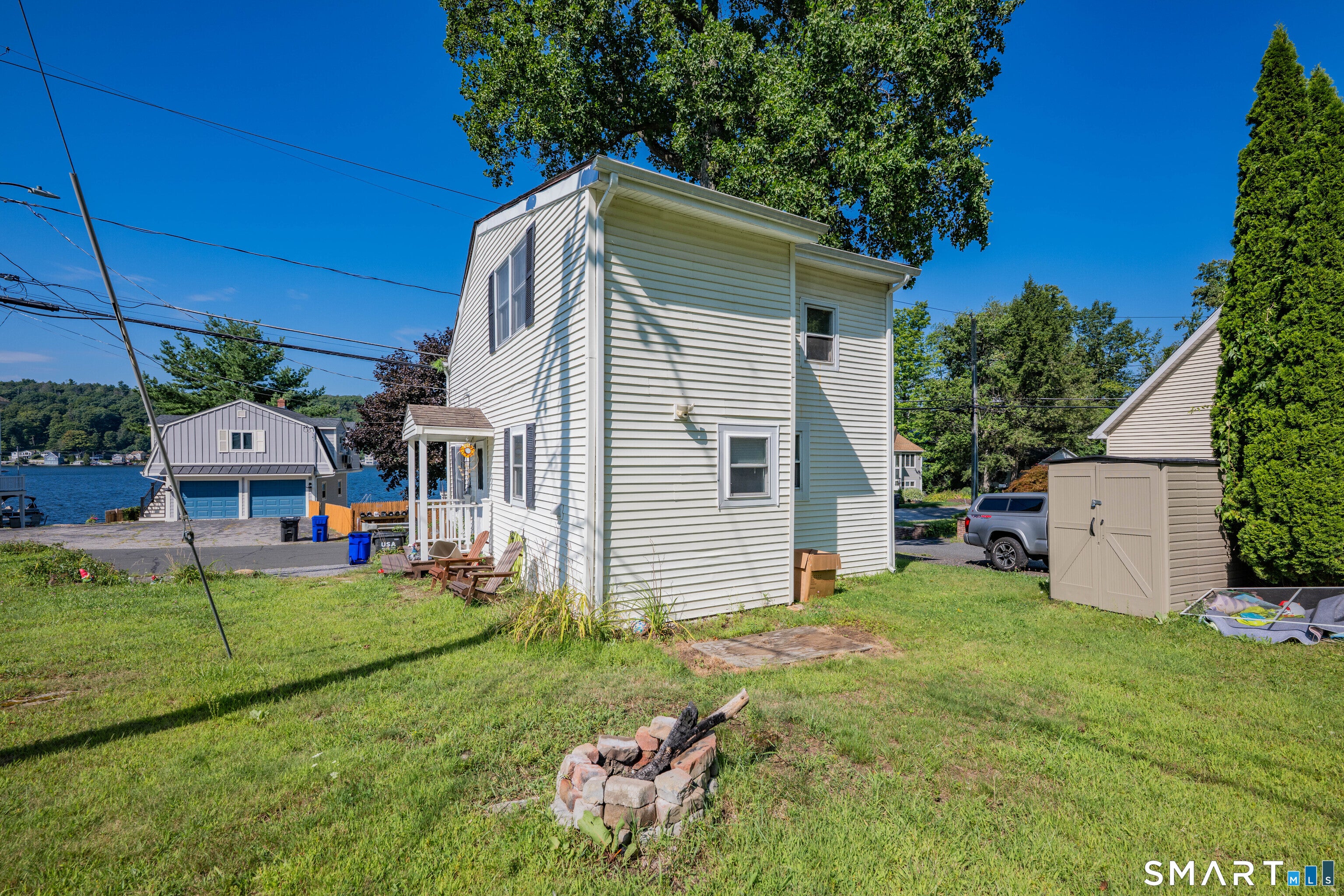 325 East Wakefield Boulevard