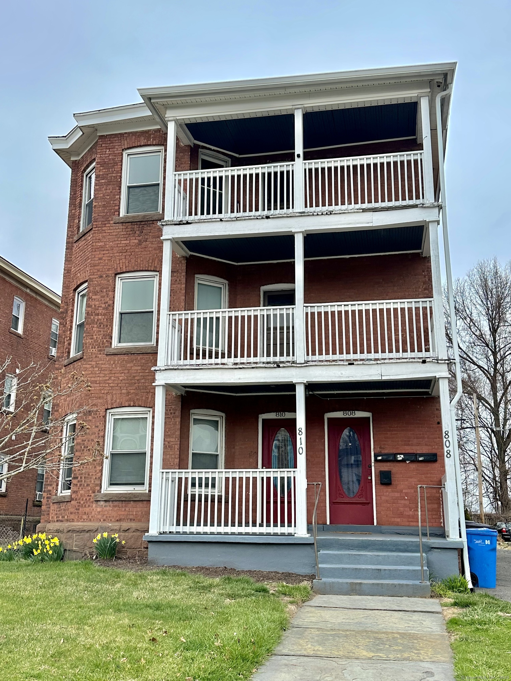 Rental Property at Capitol Avenue 3, Hartford, Connecticut - Bedrooms: 3 
Bathrooms: 1 
Rooms: 6  - $1,850 MO.