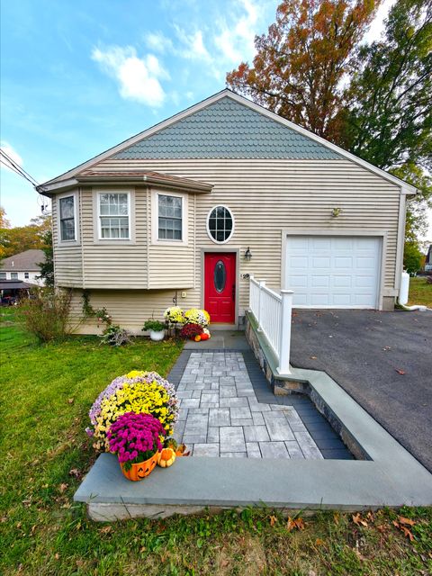 Photo of 29 Loyola Road, Meriden, CT 06451 (MLS # 24134587)