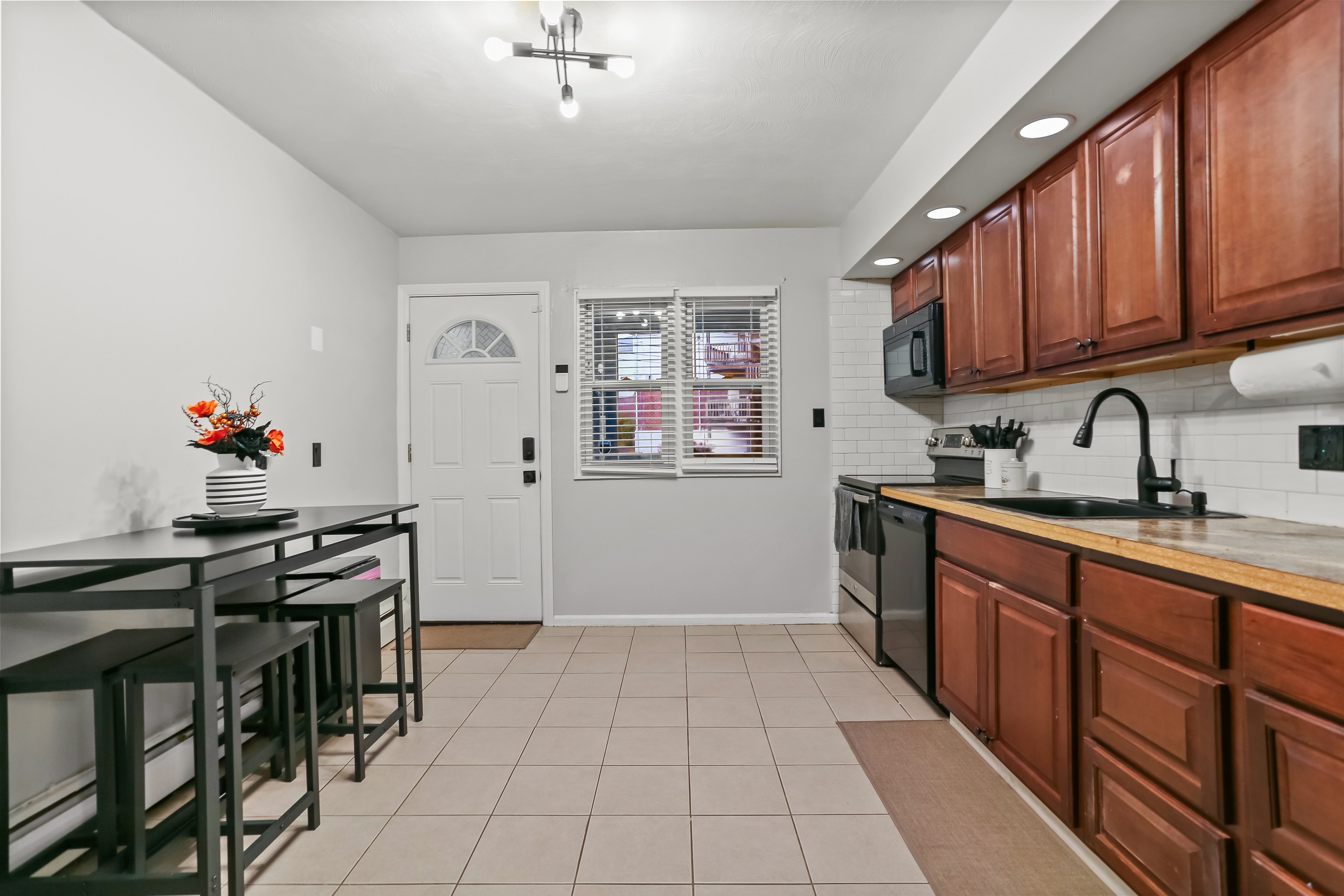 2800 Madison Avenue 1B