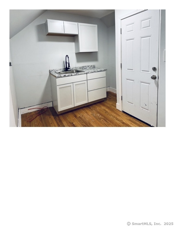 Rental Property at 6th Street 3, Bridgeport, Connecticut - Bedrooms: 1 
Bathrooms: 1 
Rooms: 4  - $1,350 MO.