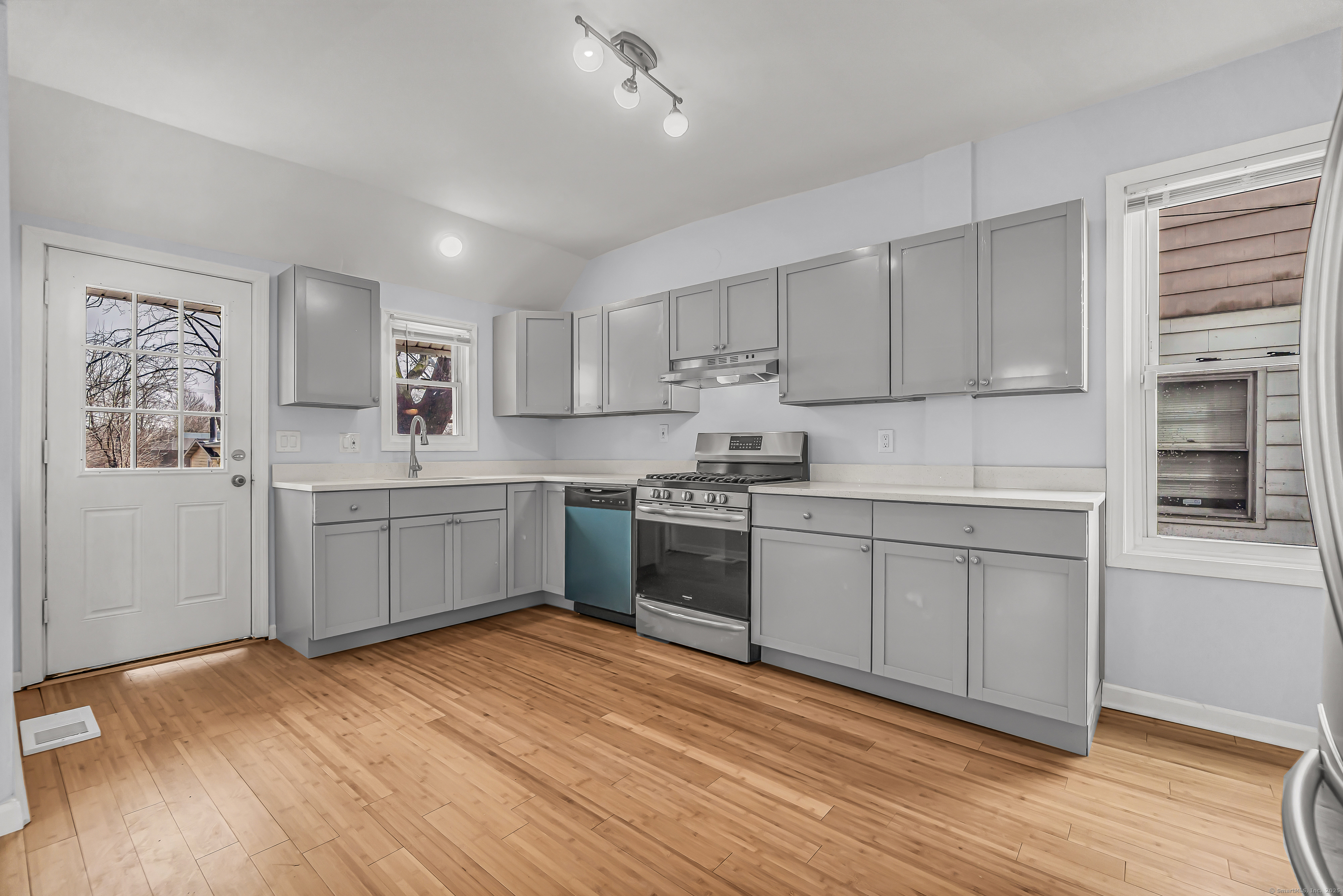 213 East Avenue, West Haven, Connecticut image 20