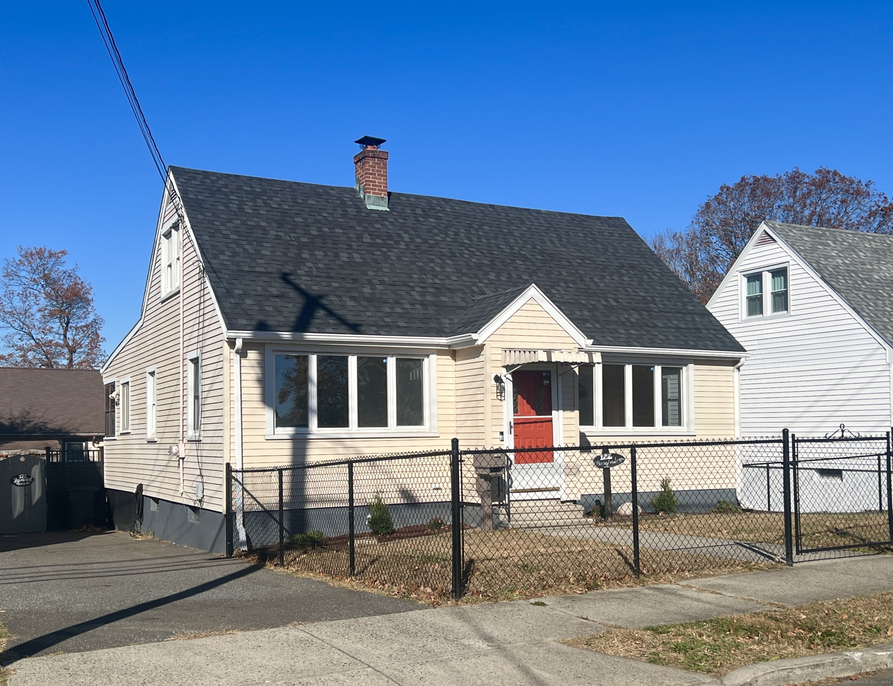 122 Burnsford Avenue, Bridgeport, Connecticut - 4 Bedrooms  
2 Bathrooms  
6 Rooms - 