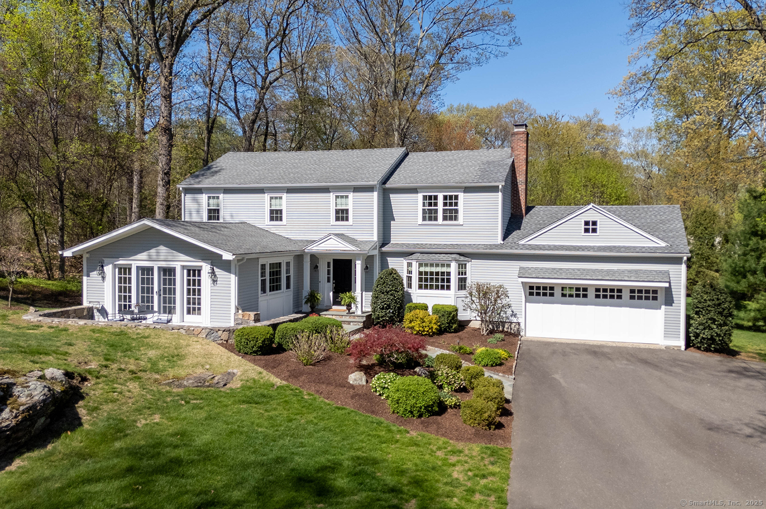 Hollydale Road, Fairfield, Connecticut - 5 Bedrooms  
3 Bathrooms  
9 Rooms - 