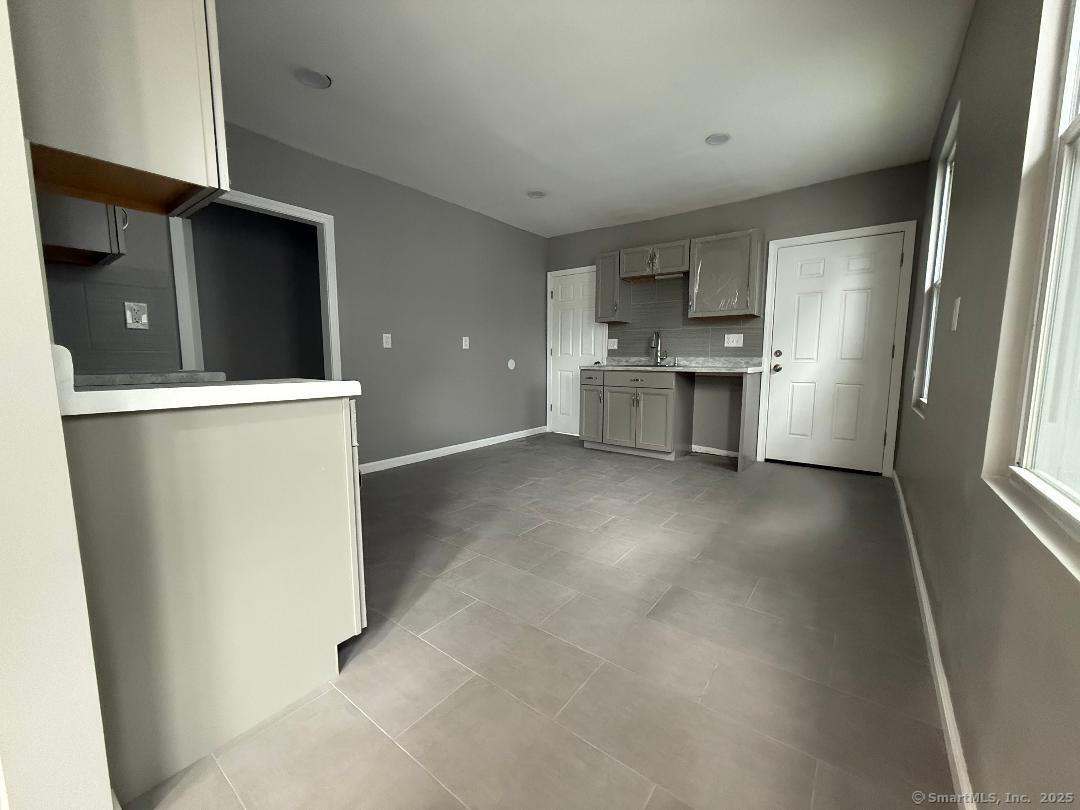 Dixwell Avenue 2, New Haven, Connecticut - 3 Bedrooms  
1 Bathrooms  
4 Rooms - 