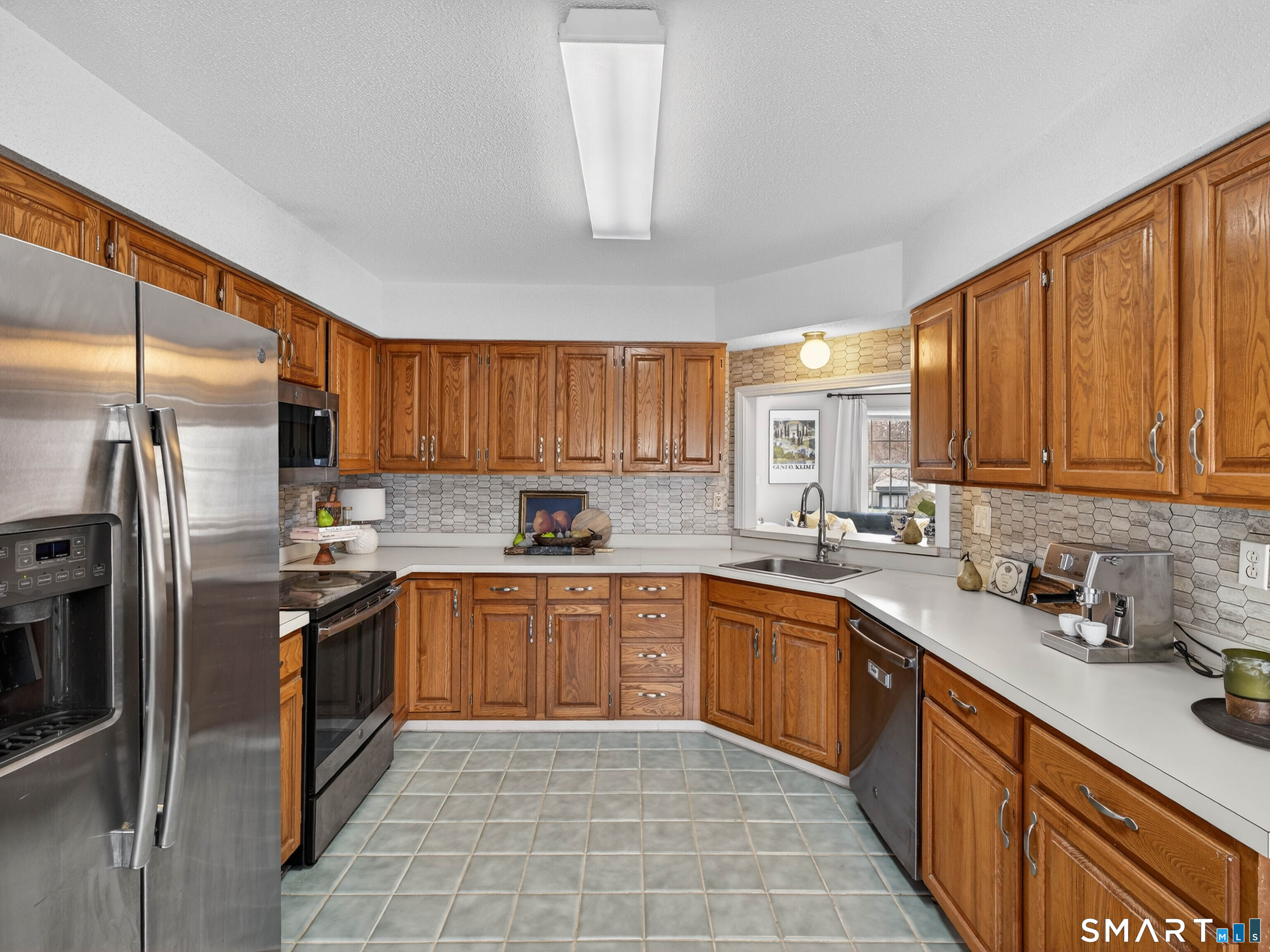 906 Canterbury Lane 906