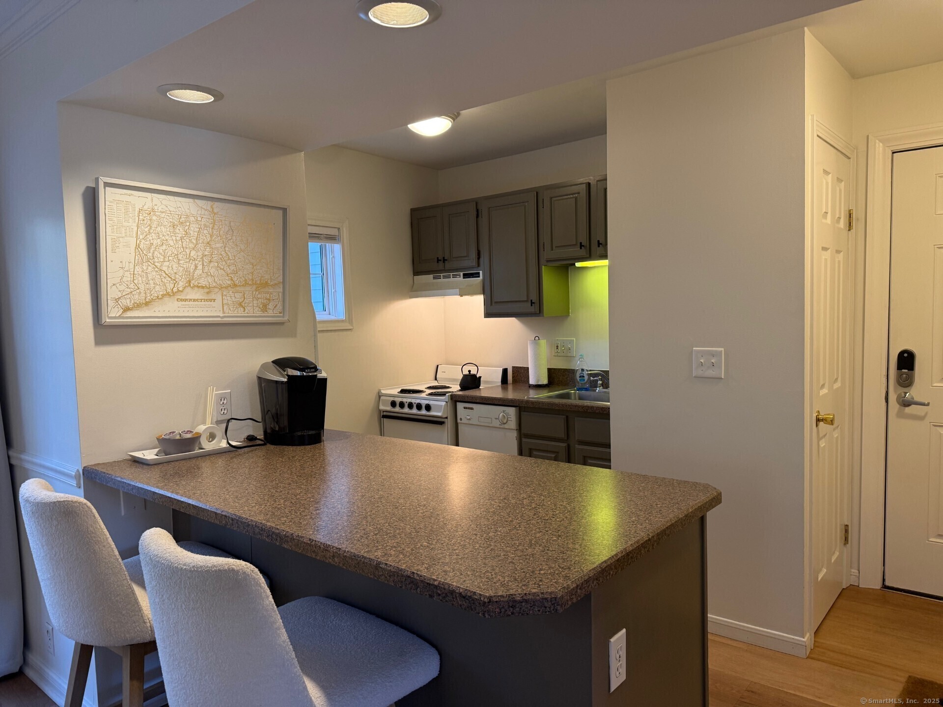 611 Old Pond Lane #611, Norwich, Connecticut image 5