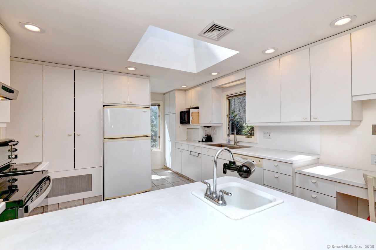 815 Tall Timber Road, Orange, Connecticut image 23