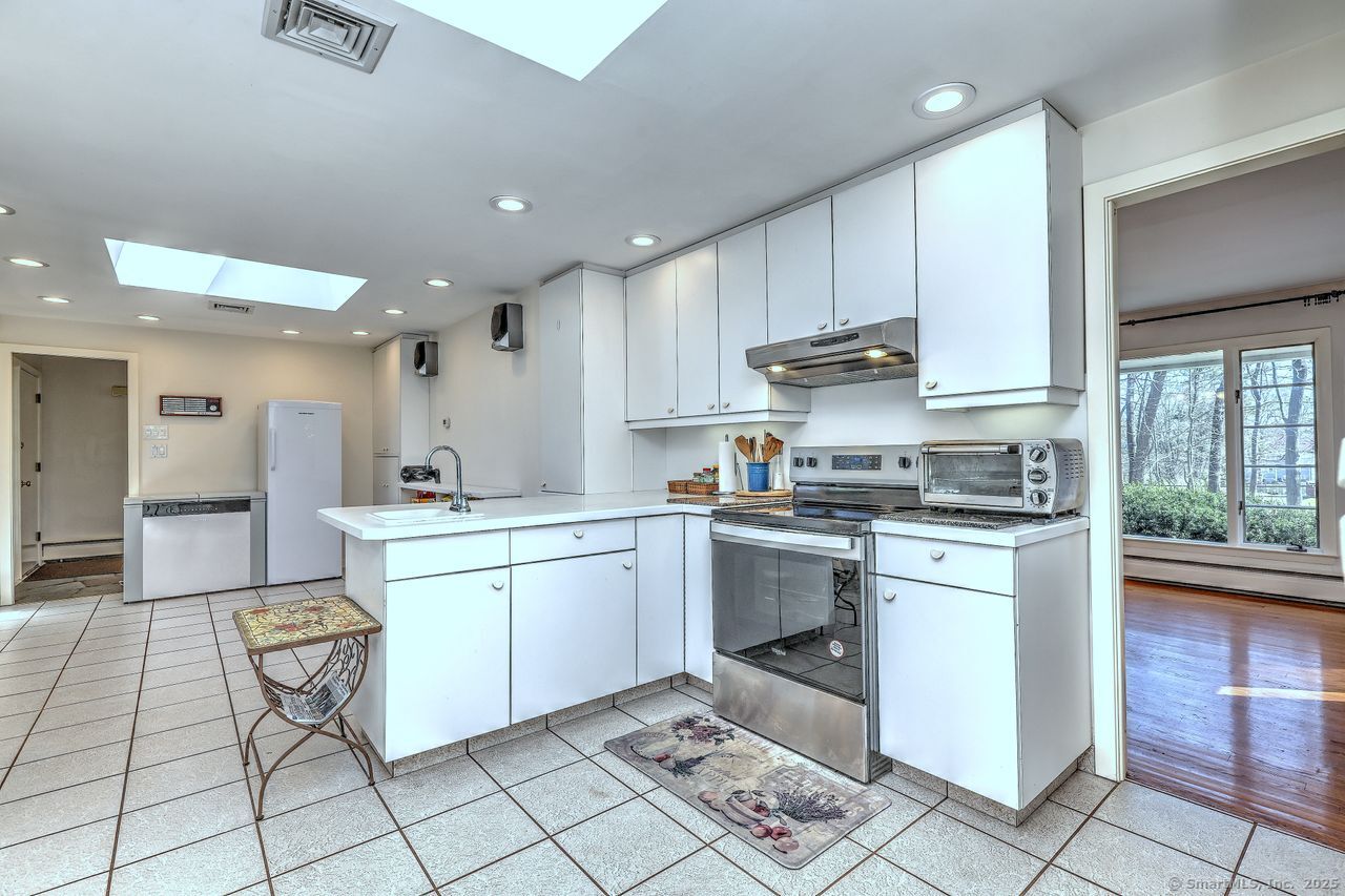 815 Tall Timber Road, Orange, Connecticut image 24