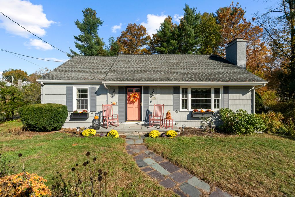Photo of 634 Cornwall Avenue, Cheshire, CT 06410 (MLS # 24135912)