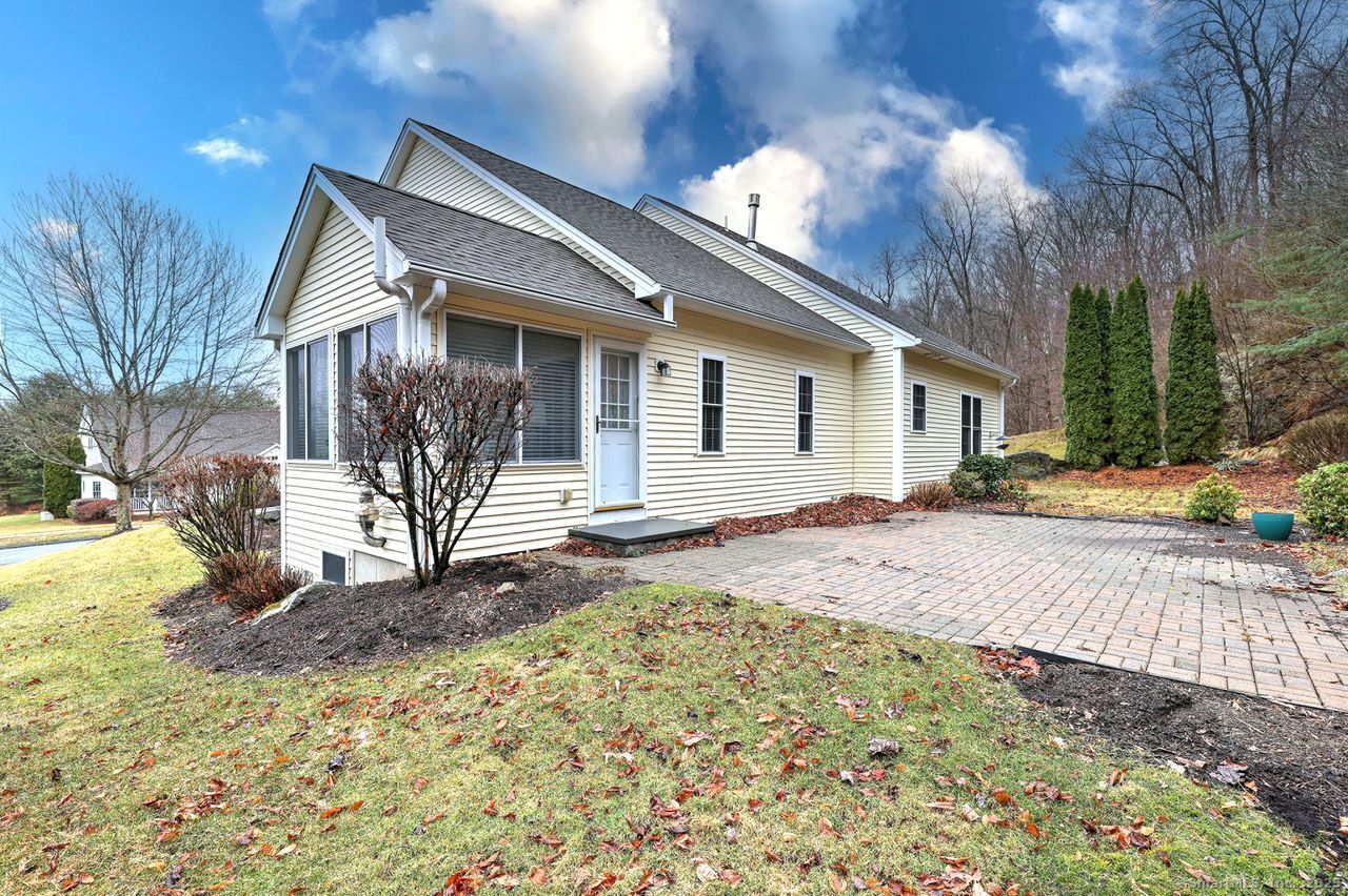 326 Spruce Hill Drive #326, Oxford, Connecticut image 3