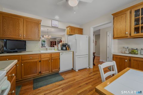 Tiny photo for 4 Bittersweet Lane #4, East Lyme, CT 06357 (MLS # 24184757)