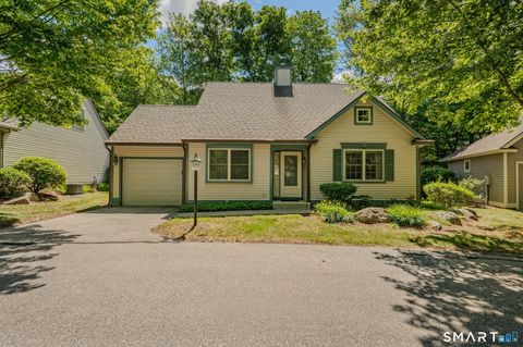 Photo of 4 Bittersweet Lane #4, East Lyme, CT 06357 (MLS # 24184757)