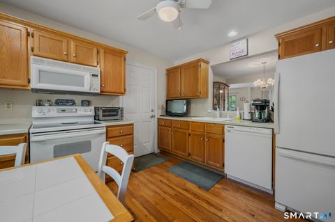 Tiny photo for 4 Bittersweet Lane #4, East Lyme, CT 06357 (MLS # 24184757)
