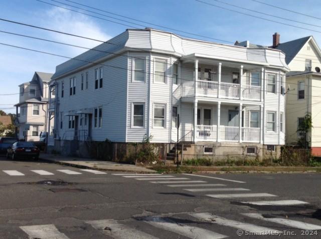 174 Logan Street, Bridgeport, Connecticut - 1 Bedrooms  
1 Bathrooms  
3 Rooms - 