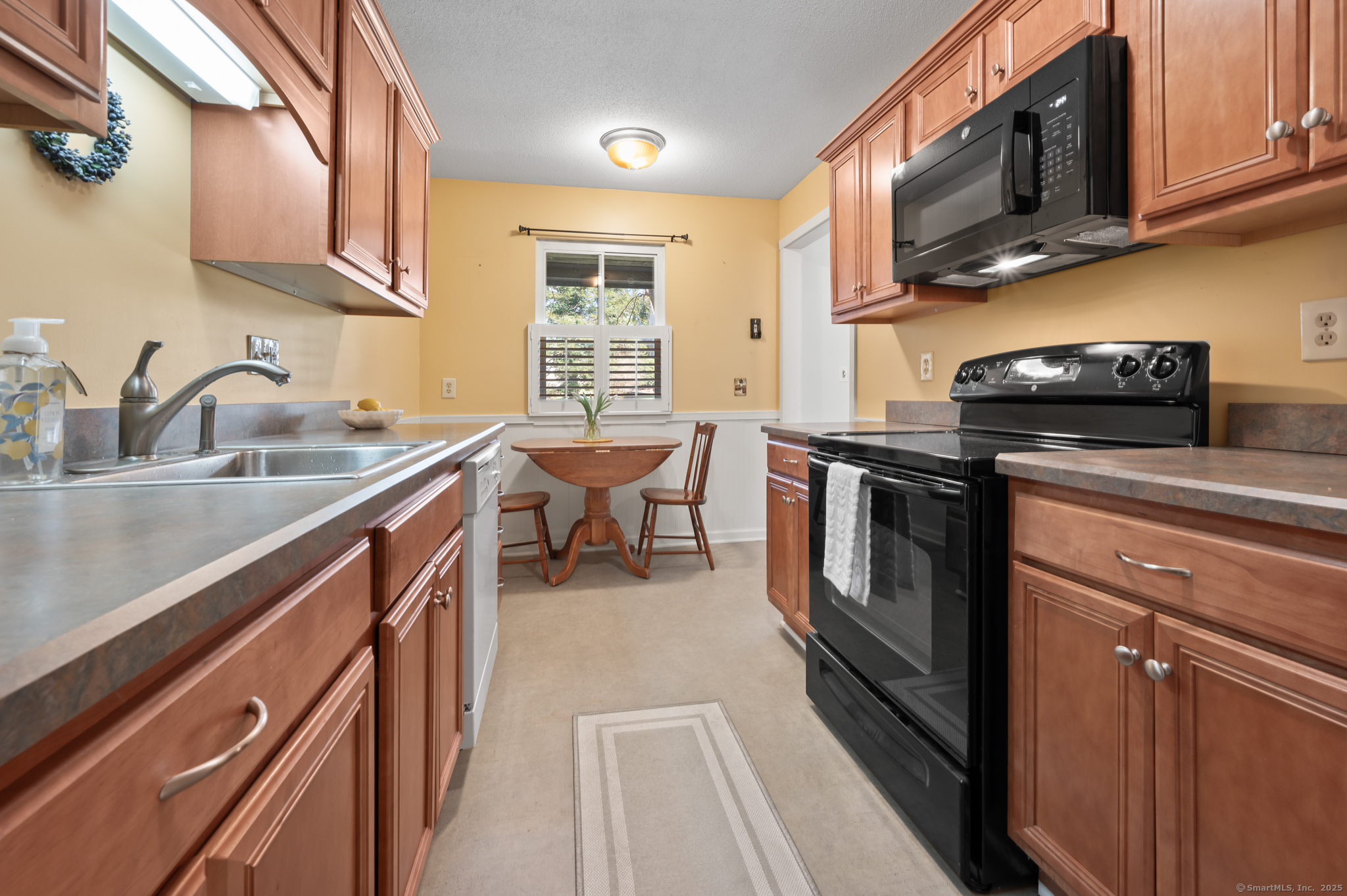 405 Heritage Village #B, Southbury, Connecticut image 7